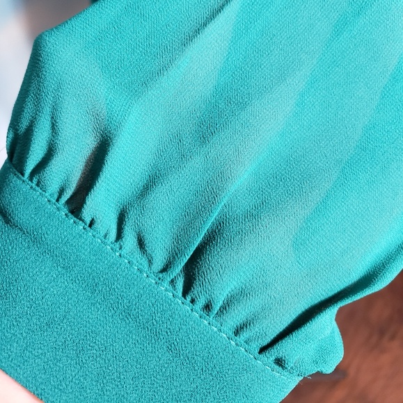 LUSH - Picture 6 of 8